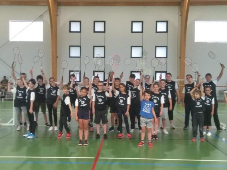 École de badminton jeunes du Volant de l'Esquirot de Sainte-Hélène